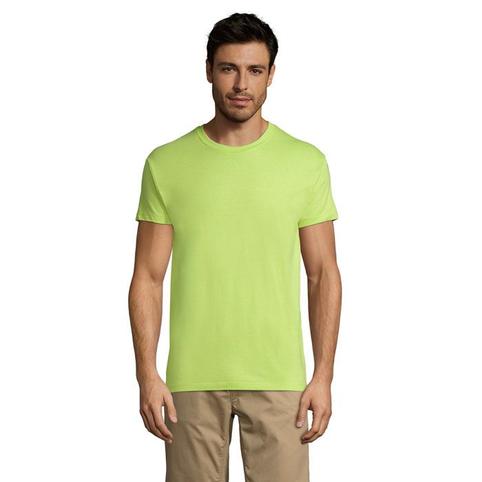 Camiseta personalizada en color verde neón, ideal para promociones y eventos corporativos con logo de empresa.