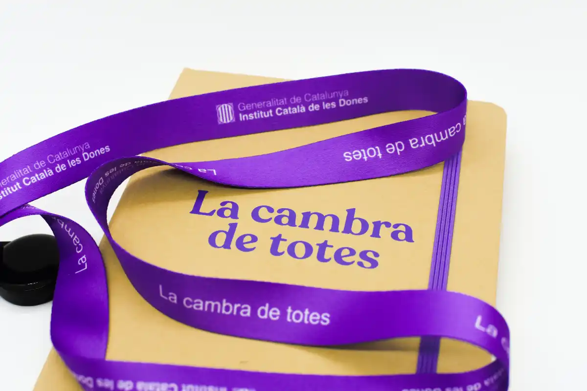 Material corporatiu per Institut català de les dones (1)